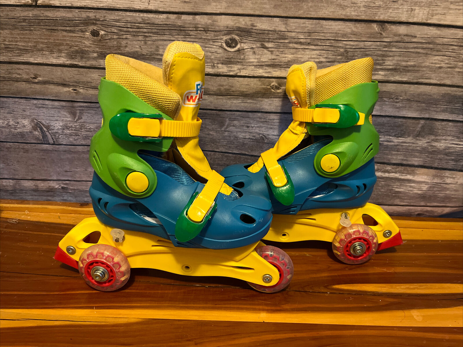 Toddler Fun Wheels 3 Wheel Skates  Adjustable Size M (10/11/12) & Carry Bag