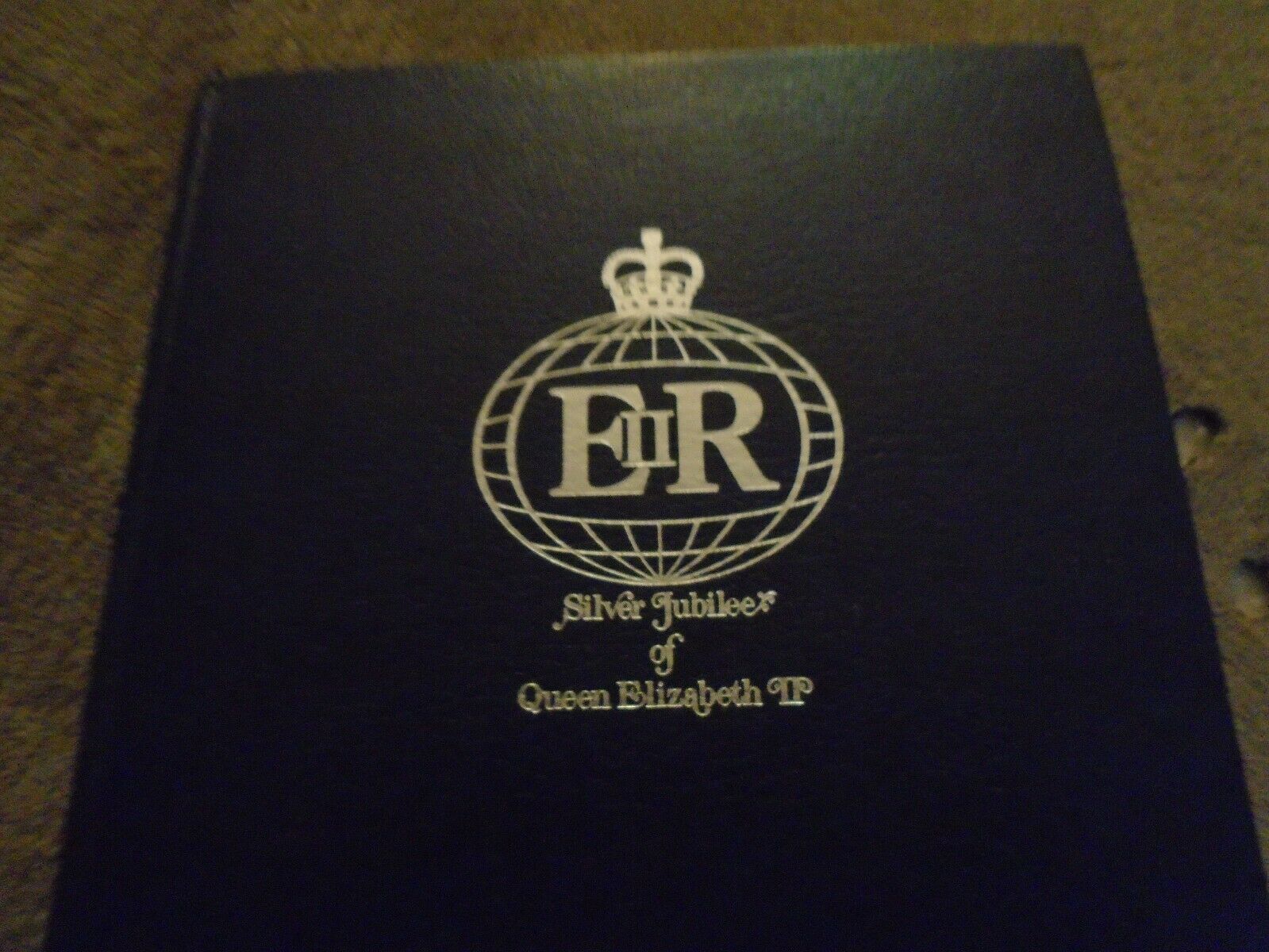 Queen Elizabeth 2 Silver Jubilee First Day Cover Book