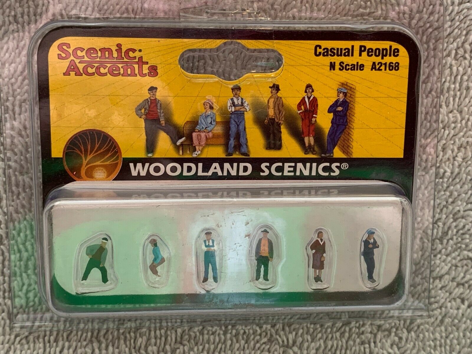 N Scale Woodland Scenics Casual People A2168 6 People Standing & Sitting
