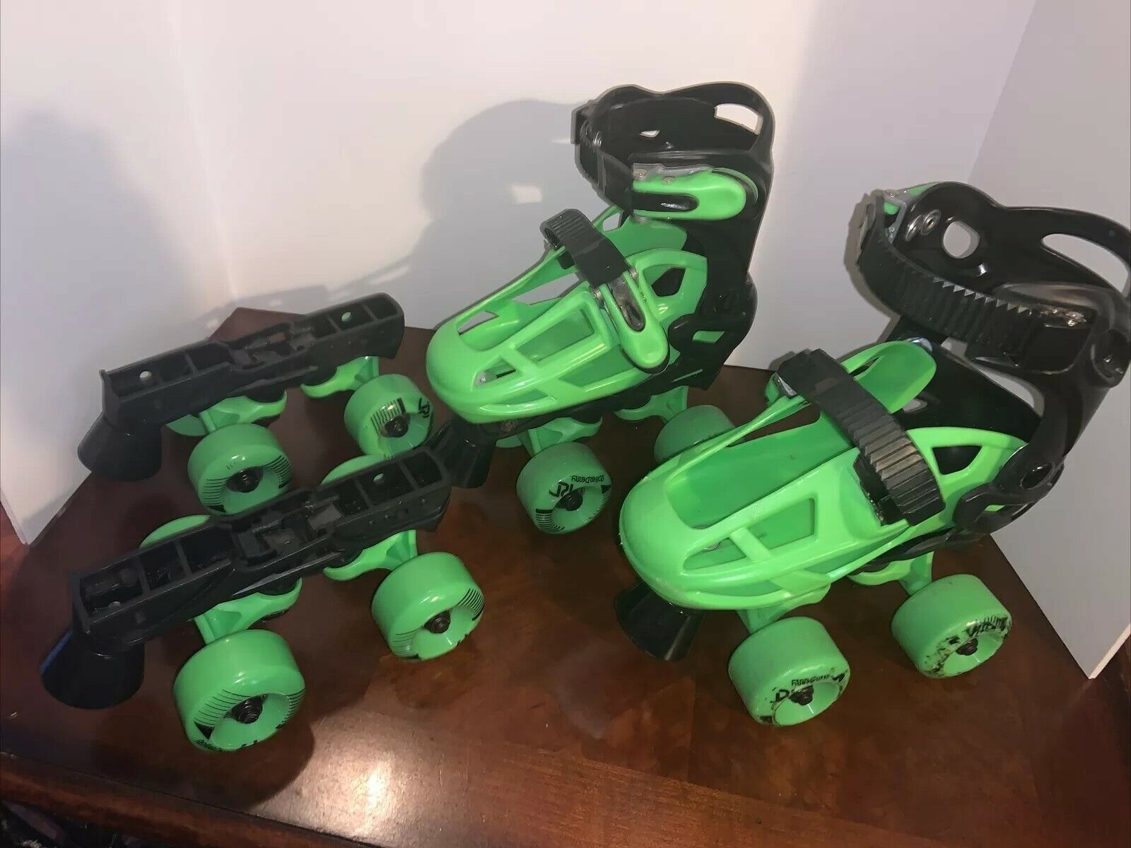 RD Roller Derby Skates W/ Extra Rollers Bright Green
